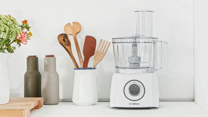 Bosch Kompakt-Küchenmaschine MultiTalent 3, 20 Funktionen, Rührschüssel 2,3 L, Universalmesser, Schneid-Raspel-Wendescheibe, Schlagscheibe (Sahne), Einfüllhilfe, Deckel, 800 W, weiß, MCM3100W